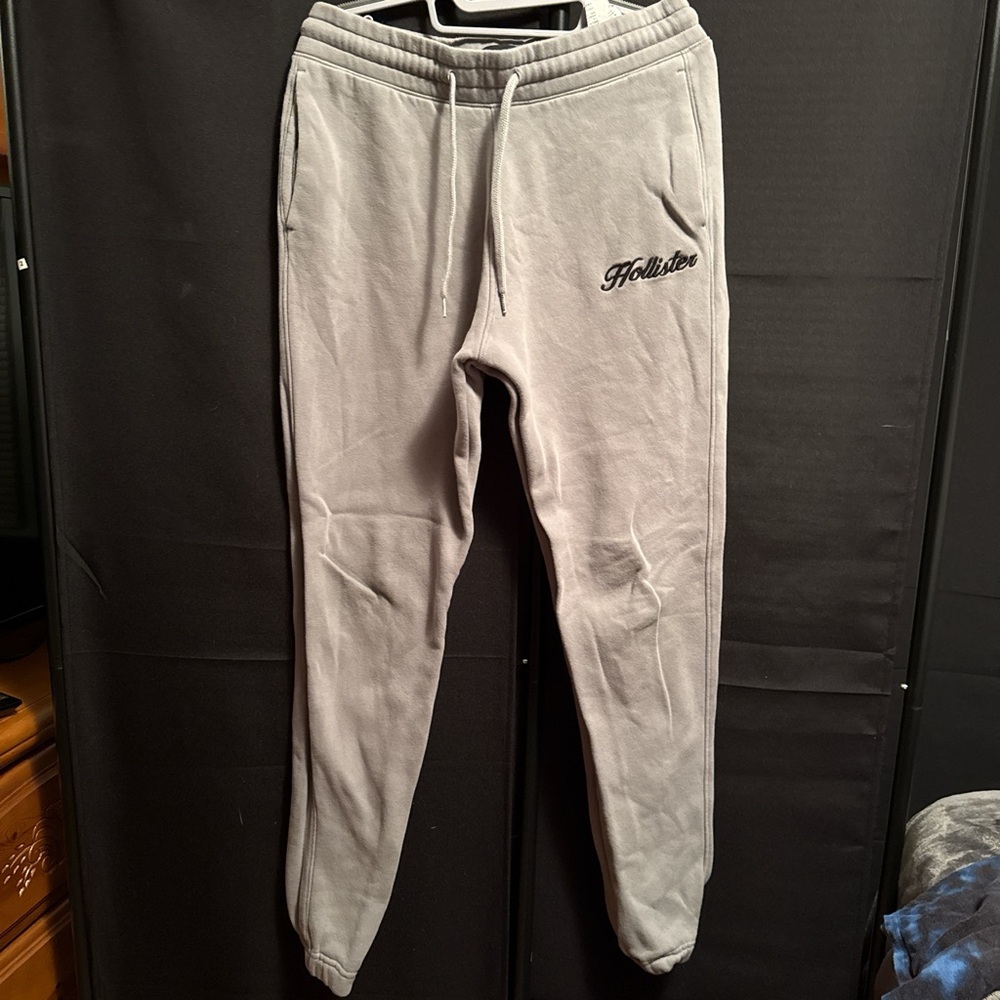 Hollister Men's Light Gray Sweat Joggers with Script Logo
